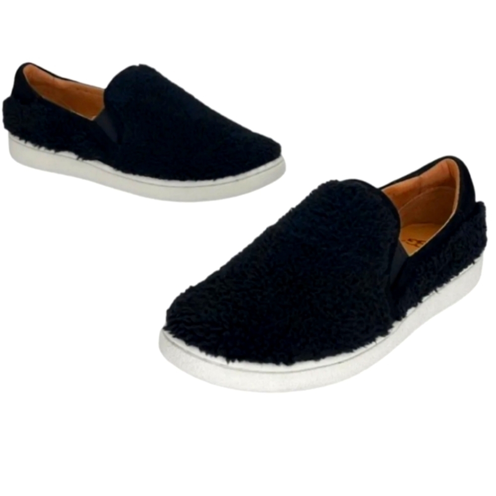 UGG Ricci Slip On Shoe size 7 in black sherpa EUC